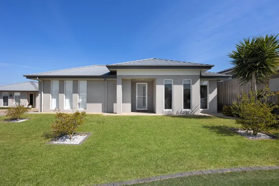 1/15 Chang Avenue, Lloyd, NSW 2650