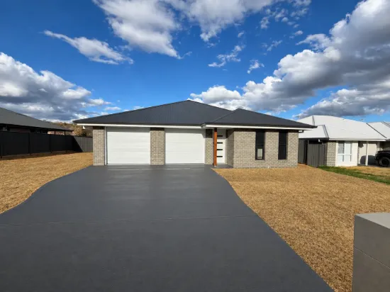 1/17 Harrison Place, Armidale NSW 2350-Image