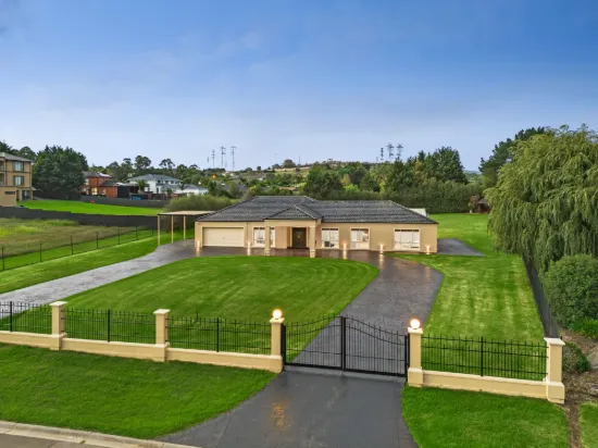 1-2 Monroe Court, Narre Warren North, Vic 3804