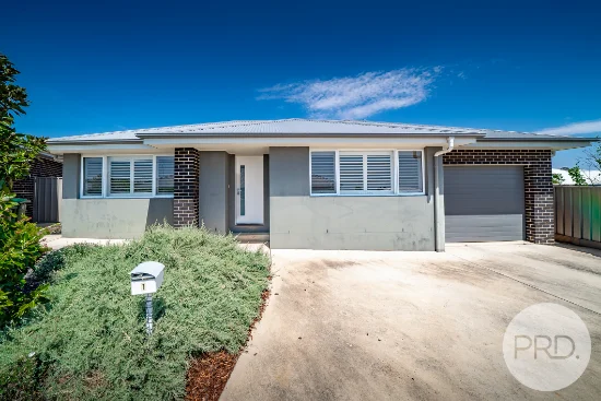 1/26 Pooginook Place, Bourkelands, NSW 2650