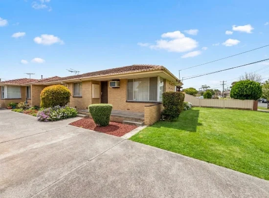 1/3 Graceburn Grove, St Albans, Vic 3021