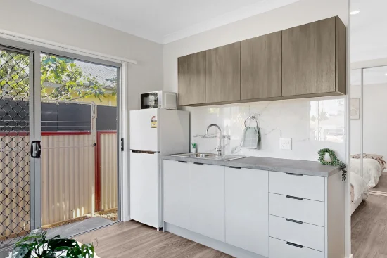 1/33 Berrimilla St, Manly West, Qld 4179