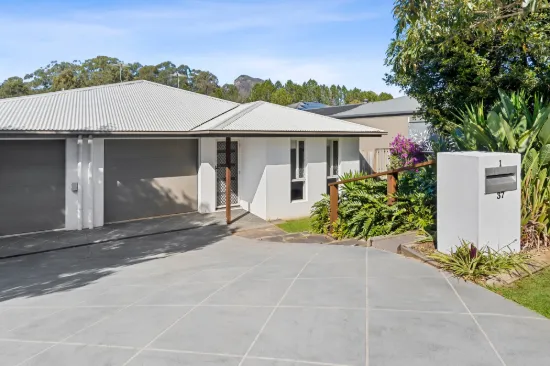 1/37 Pinnacles Dr, Glass House Mountains, Qld 4518