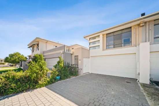 1/4 Aquaviva Circle, Viveash, WA 6056