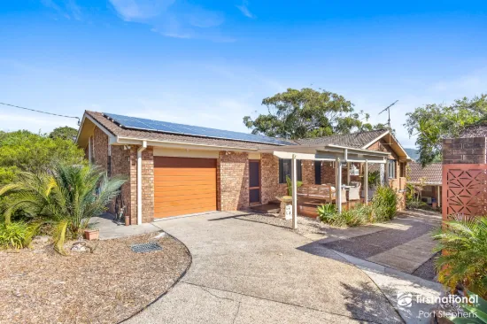 1/4 Essendene Road, Shoal Bay, NSW 2315