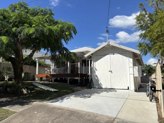 1/6 Messines Crescent, Miami, Qld 4220
