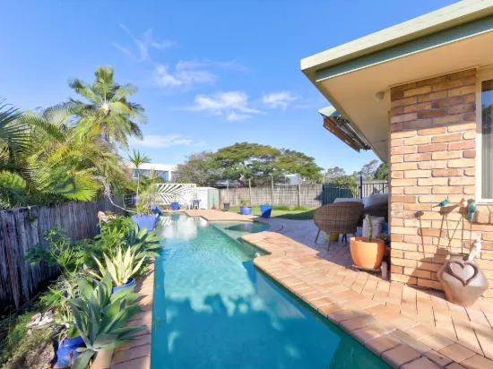 1/8 Valmai Court, Burleigh Waters QLD 4220-Image