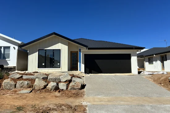 1/9 Peppercorn Street, Gobbagombalin, NSW 2650