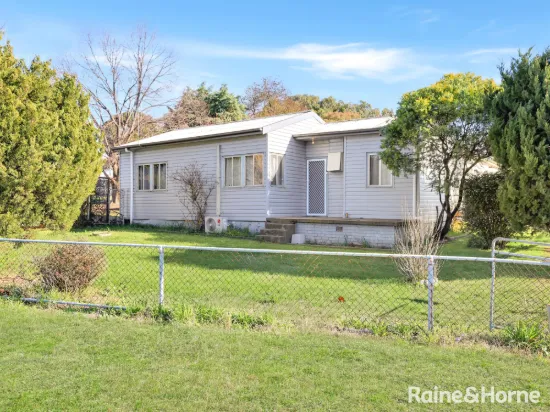 1 Alamein Walk, West Bathurst, NSW 2795