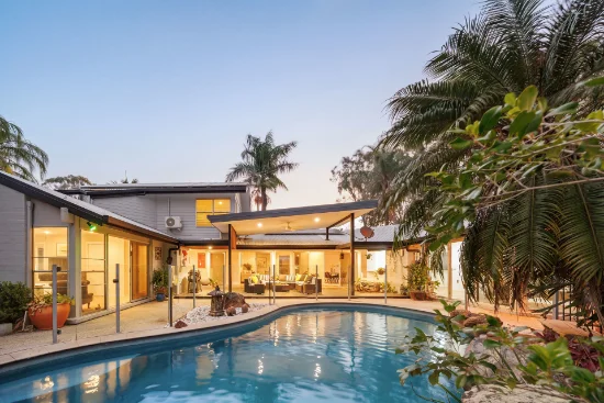 1 Broadmoor Street, Kenmore Hills, Qld 4069