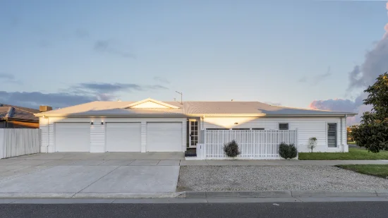 1 Carlow Drive, Alfredton, Vic 3350 - For Sale