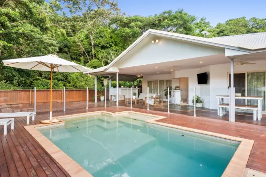 1 Chapel Close, Brinsmead, Qld 4870