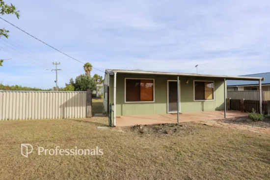 1 Chestnut Street, Castletown, WA 6450