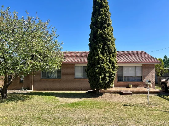 1 Church Avenue, Uralla, NSW 2358