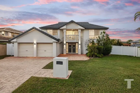 1 Connah Crescent, Carindale, Qld 4152
