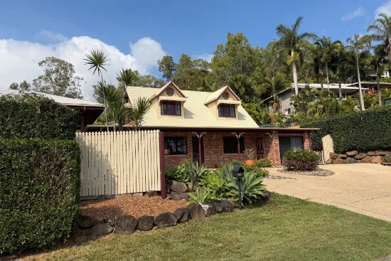 1 Country Road, Cannonvale, Qld 4802