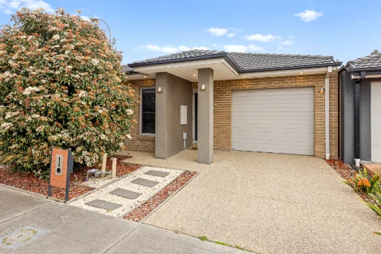 1 Dalziell Crescent, Cranbourne North, Vic 3977
