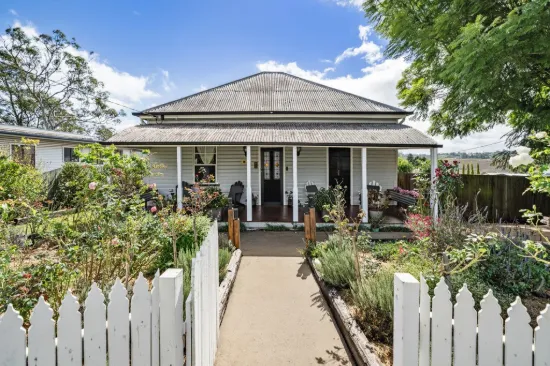 1 David Street, Rockville, Qld 4350