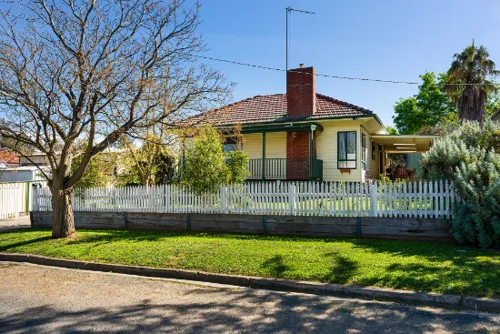 1 Douglas Crescent, Castlemaine, Vic 3450
