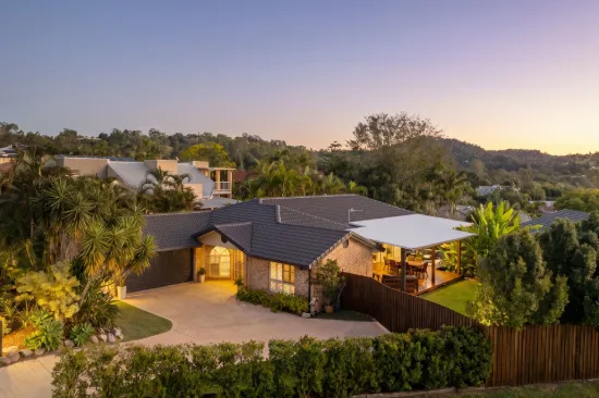 1 Gibson Place, Brookfield, Qld 4069