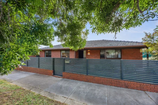 1 Hewitt Avenue, Kennington, Vic 3550