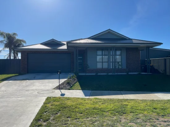 1 Hillcrest Drive, Maffra, Vic 3860 - For Rent