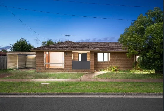 1 Mathews Street, Melton South, Vic 3338