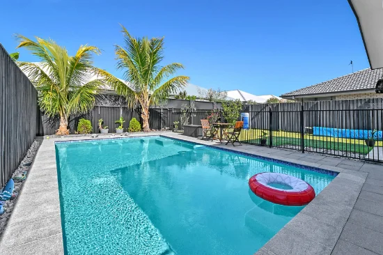 1 Meadowview La, Arundel, Qld 4214