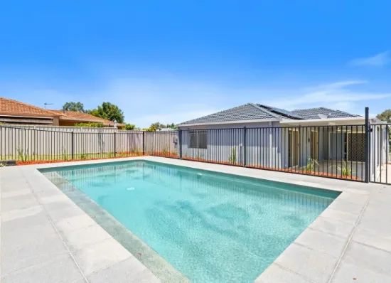 1 Mellissah Crescent, Arundel, Qld 4214