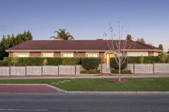 1 Narrawong Close, Rowville, Vic 3178