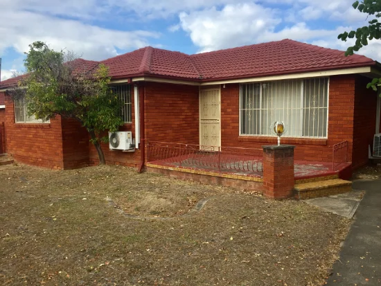 1 Oaklea Place, Canley Heights NSW 2166 - For Rent