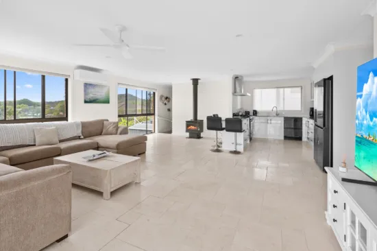 1 Oleander Drive, Scotts Head, NSW 2447