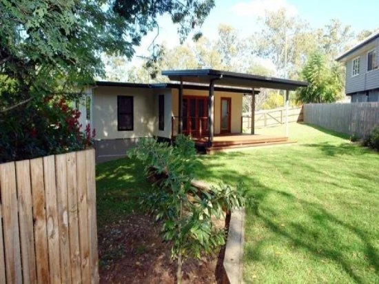 1 Ootana Street, Chapel Hill, Qld 4069