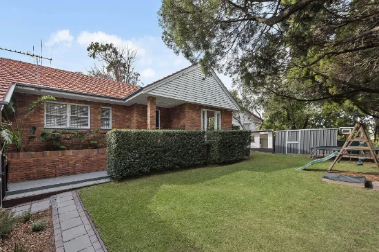 1 Paramount Terrace, Seven Hills, Qld 4170