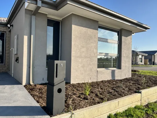 1 Rockbank Walk, Armstrong Creek, Vic 3217