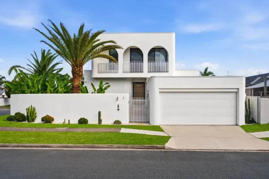 1 Seahawk Crescent, Burleigh Waters, Qld 4220
