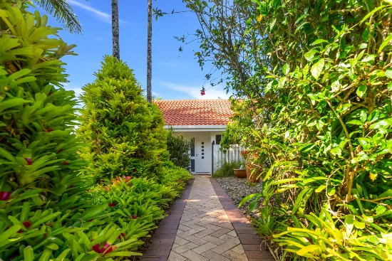 1 Stream Avenue, Kewarra Beach, Qld 4879