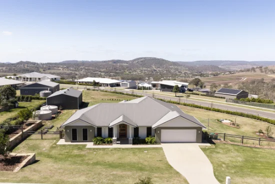 1 Summit Drive, Mount Rascal, Qld 4350