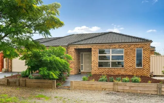 1 Wetherby Place, Melton West, Vic 3337