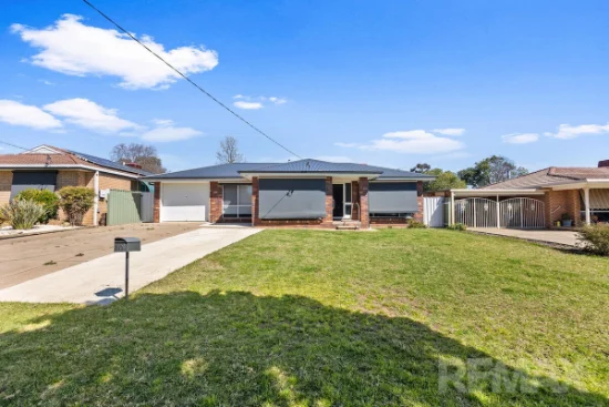 10 Azalea Place, Lake Albert, NSW 2650