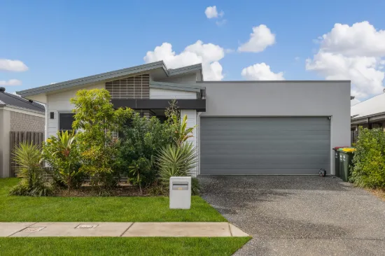 10 Barnyard Drive, Park Ridge, Qld 4125