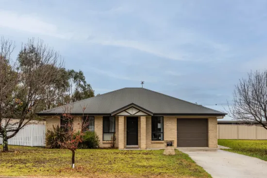 10 Begonia Place, Orange, NSW 2800