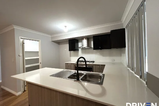 10 Bosbaan Place, Champion Lakes, WA 6111