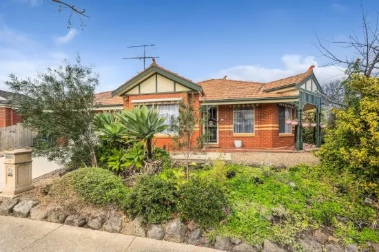 10 Broughton Drive, Highton, Vic 3216