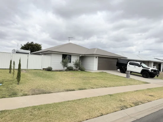 10 Costello Court, Emerald, Qld 4720