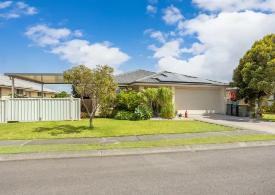 10 Flagtail Avenue, Old Bar, NSW 2430