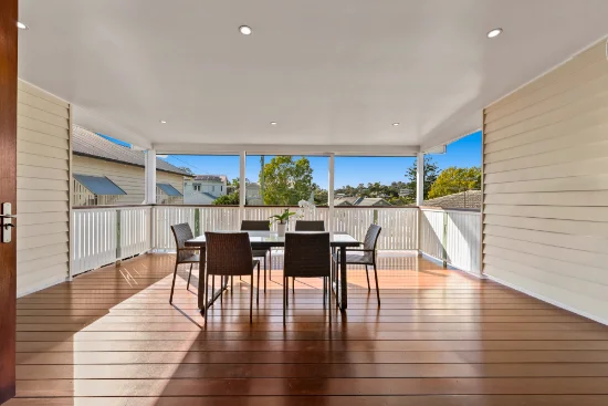 10 Geera Street, Coorparoo, Qld 4151 - Sold