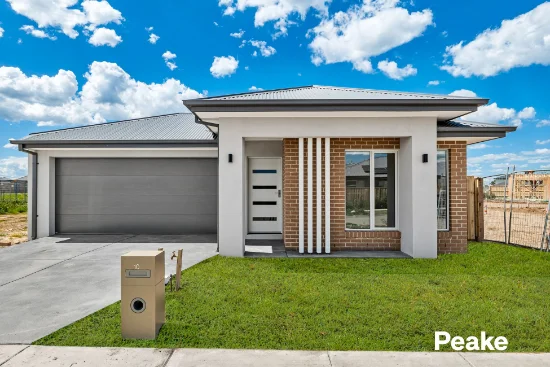 10 Gelbvieh Road, Clyde North, Vic 3978 - For Rent