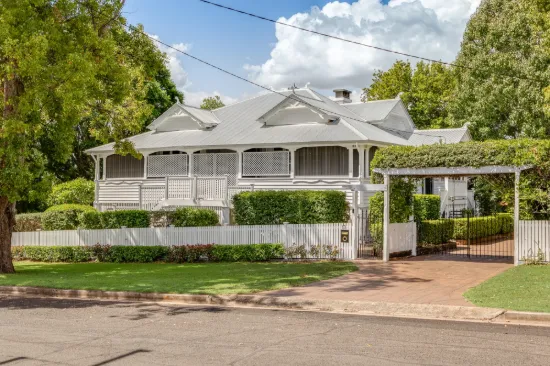 10 Gladstone Street, Newtown, Qld 4350