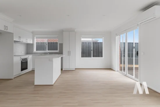 10 Headrig Circuit, Pakenham, Vic 3810 - For Rent